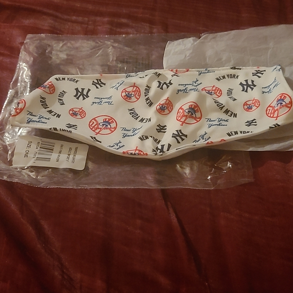 NY. YANKEES FACE MASK!!!!!!!!!!!!!!!!!!!!!!!!!!!!!